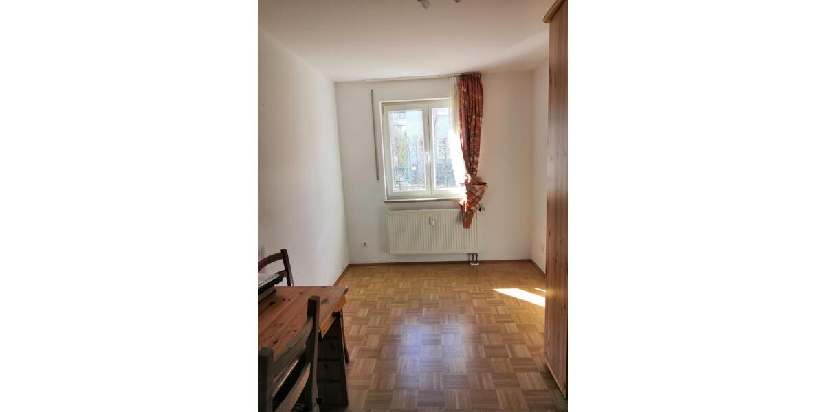 1 WG Zimmer für einen Studenten in Regensburg West für 530 Euro 1 zimmer