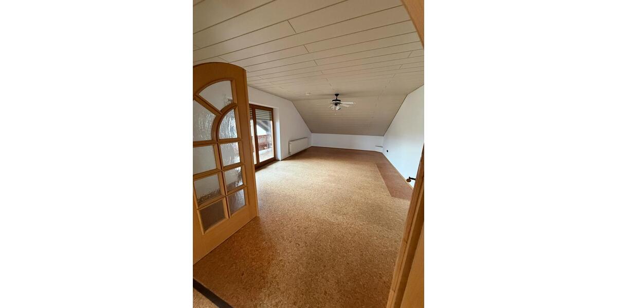 Dachgeschoßwohnung Teublitz - 3 Zimmer, 131 m&sup2;, 950&euro; | Angebot:24839756