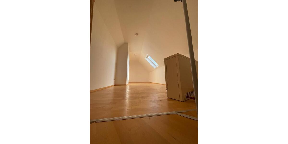 Dachgeschoßwohnung Bad Abbach - 4 Zimmer, 94 m&sup2;, 910&euro; | Angebot:26416478