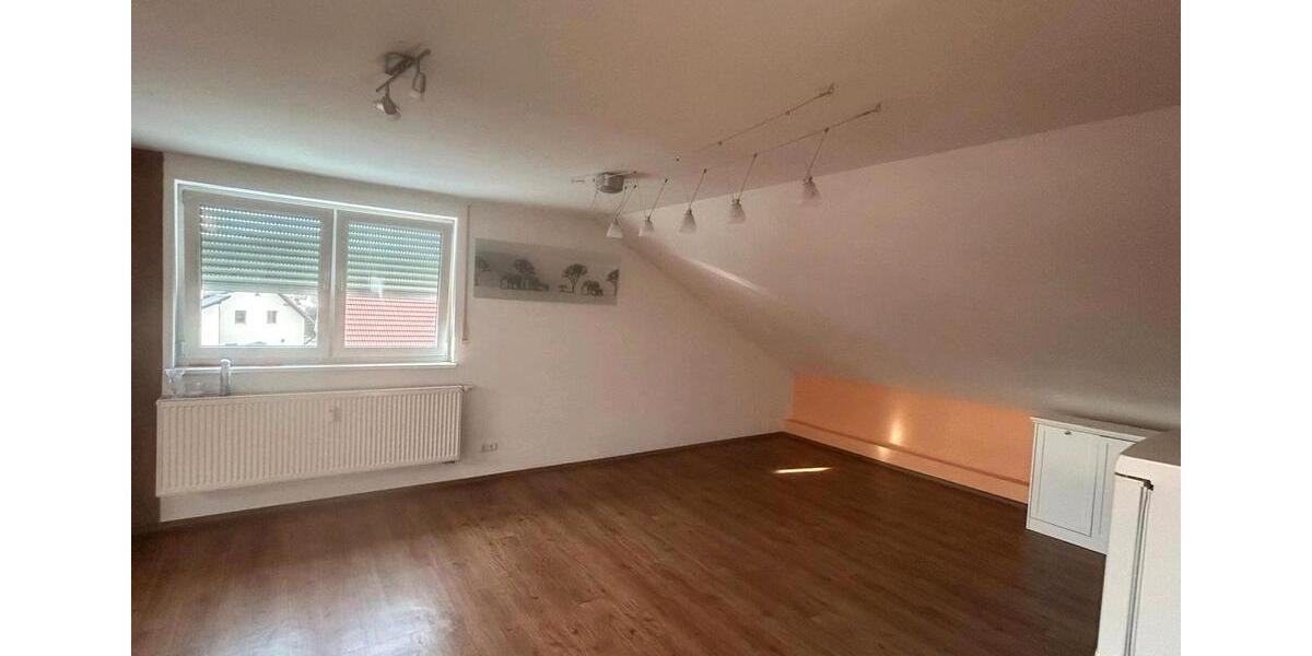 Dachgeschoßwohnung Teublitz - 3 Zimmer, 95 m&sup2;, 750&euro; | Angebot:26614943