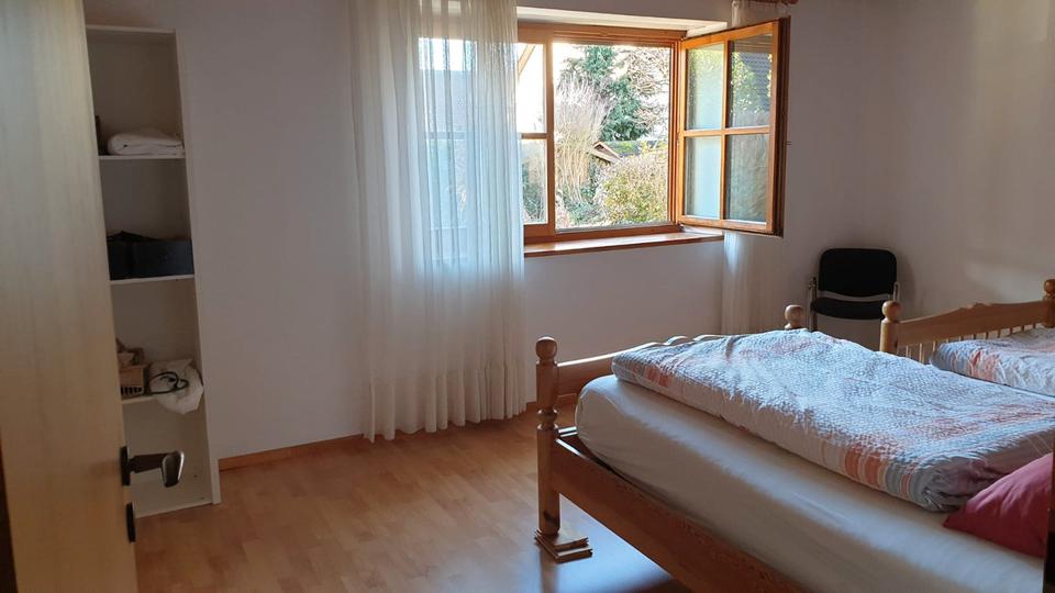 Erdgeschoßwohnung Neutraubling - 3 Zimmer, 125 m&sup2;, 1.200&euro; | Angebot:27605126