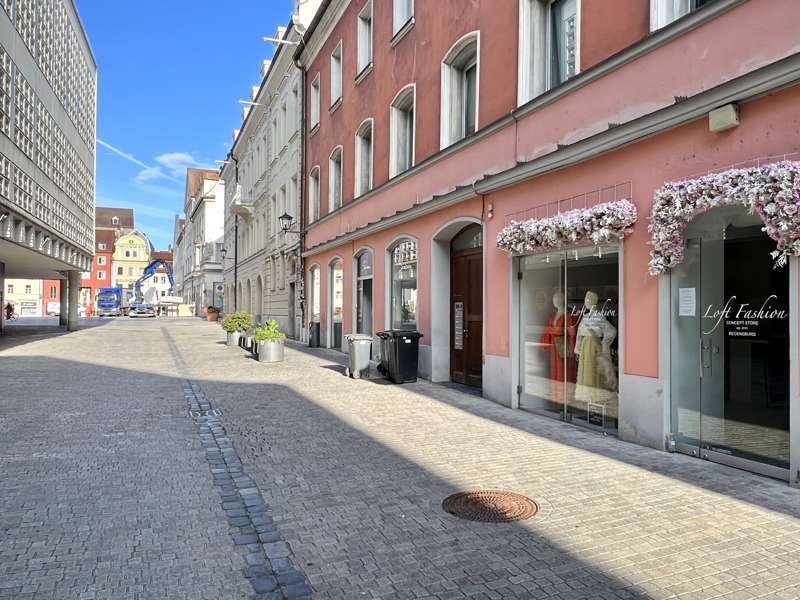 Einzelhandel in Regensburg 2.900 € 78 m²