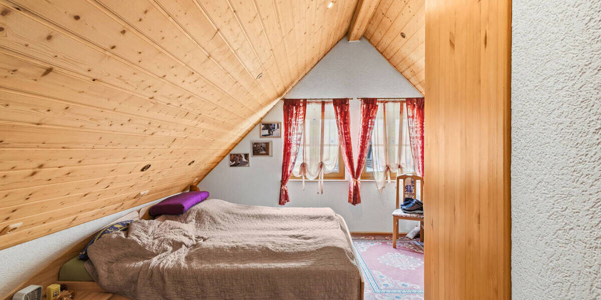 Einfamilienhaus Regenstauf - 8 Zimmer, 215 m&sup2;, 750.000&euro; | Angebot:26246318