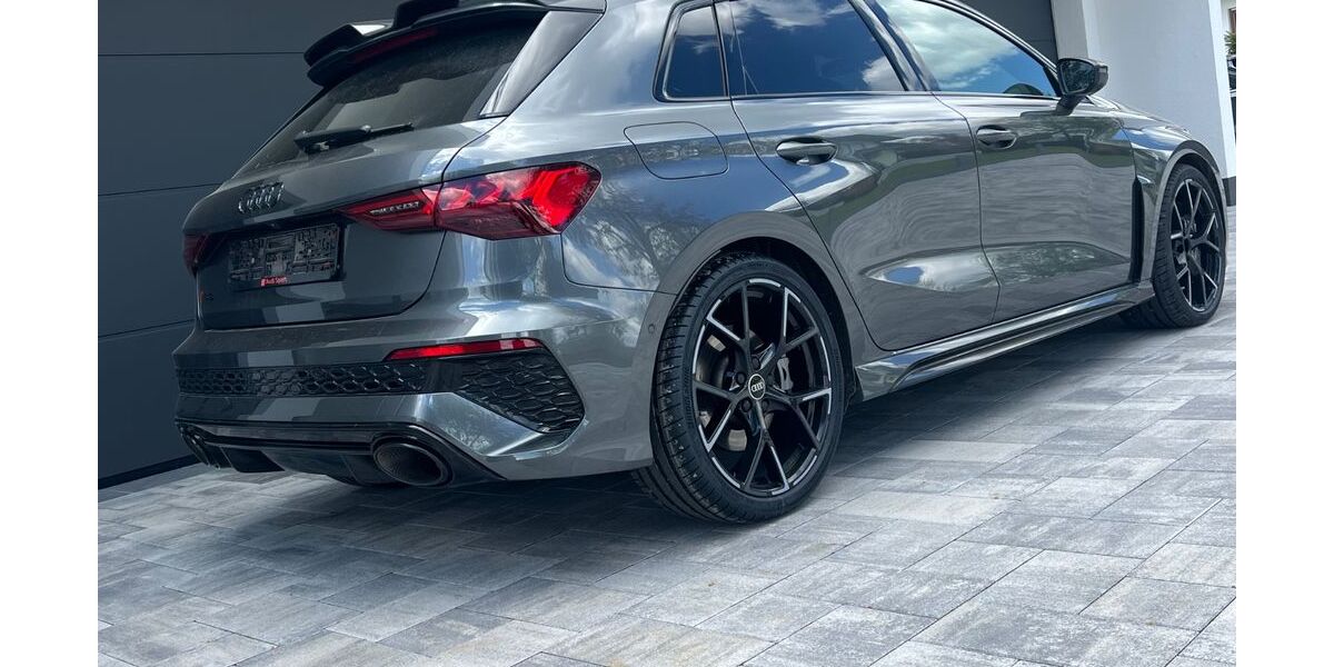 Audi RS3 32.300 km 60.900 &euro; Langquaid 84085