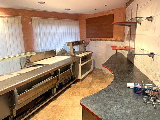 Metzgerei mit Schlachthaus, Laden und riesiger Wohnung zimmer