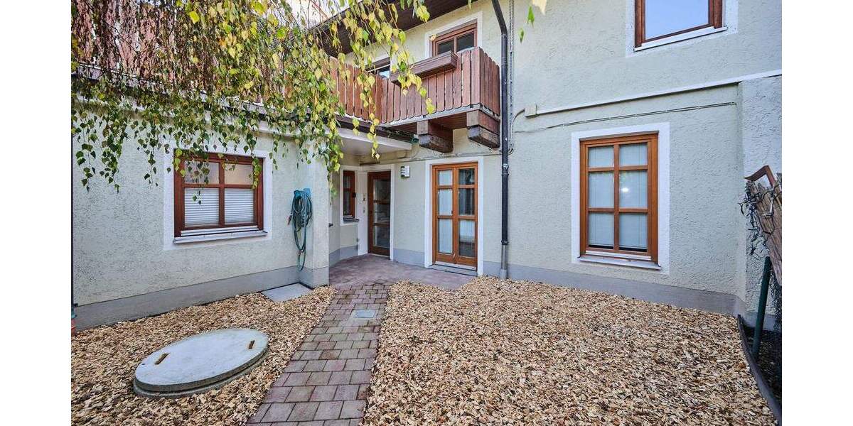 Stabile Mieteinnahmen & Ausbauoption: MFH mit Praxis in Zentrumslage 1 zimmer