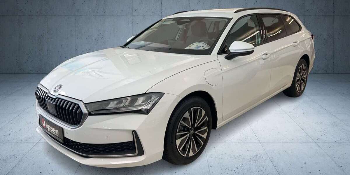 Skoda Superb 4.900 km 44.470 &euro; Regensburg 93049