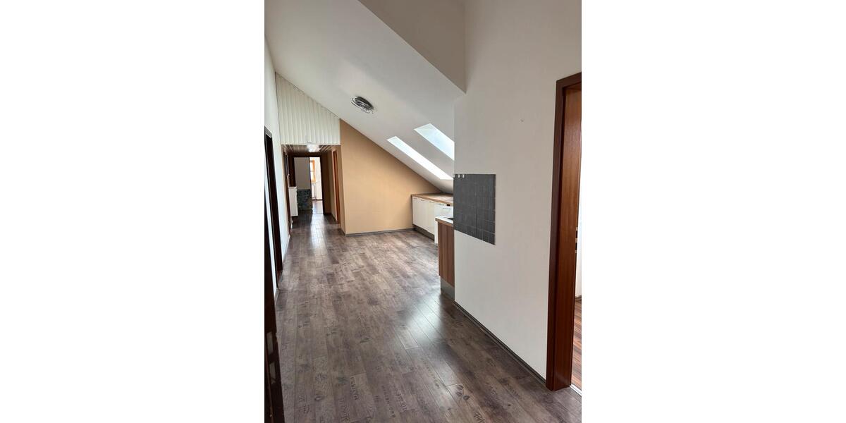 Dachgeschoßwohnung Nittendorf - 2.5 Zimmer, 50 m&sup2;, 170.000&euro; | Angebot:25980055