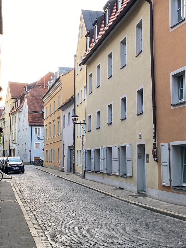 Schicke AltstadtWohnung Regensburg, 2 Zi, 56m², Terrasse, EG