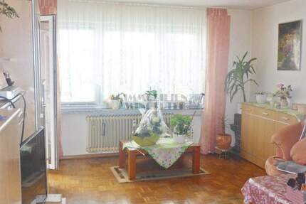 Rarität in Neutraubling-Zentrum: 4,5 Zimmer Wohnung mit Balkon und Stellplatz 4 zimmer