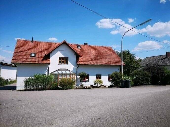 Saniertes EFH in sonniger Lage mit Garagen und großen Stadl ( Gutachten vorhanden )