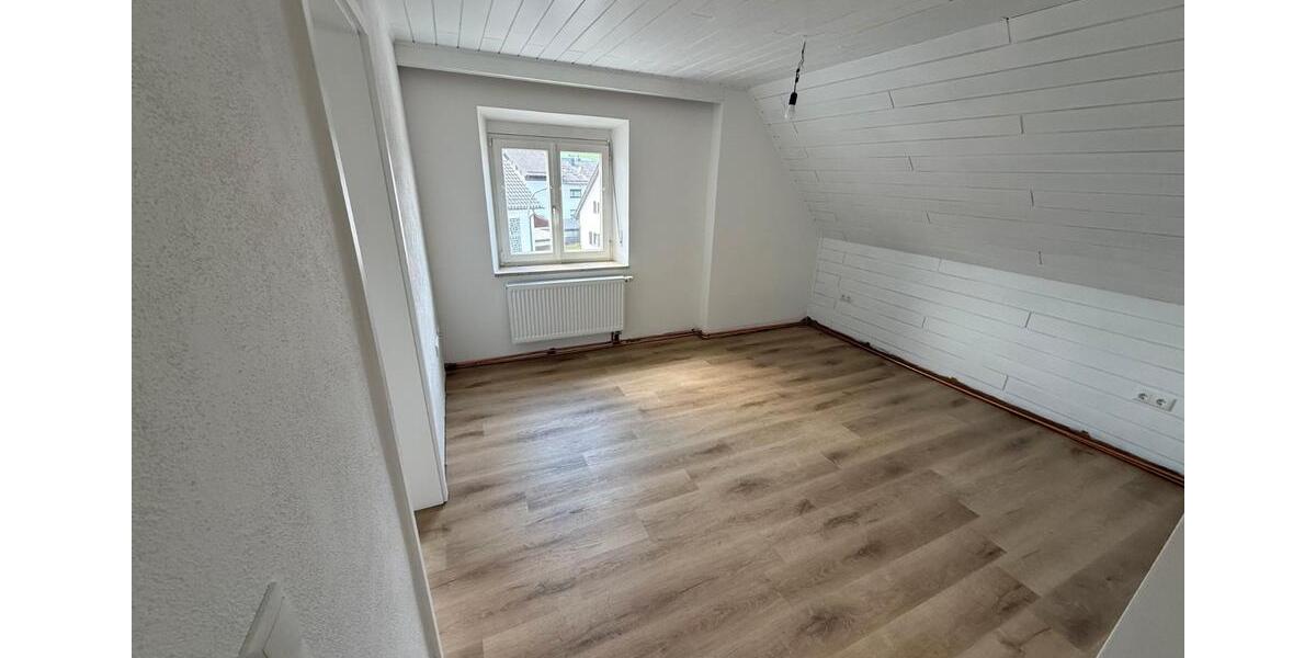 Dachgeschoßwohnung Mallersdorf-Pfaffenberg Pfaffenberg - 3 Zimmer, 63 m&sup2;, 723&euro; | Angebot:26250537