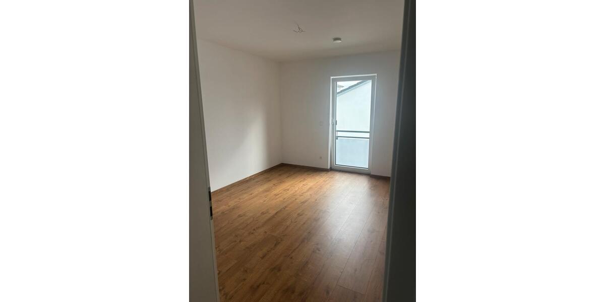 Etagenwohnung Bernhardswald - 4 Zimmer, 140 m&sup2;, 1.700&euro; | Angebot:26532743
