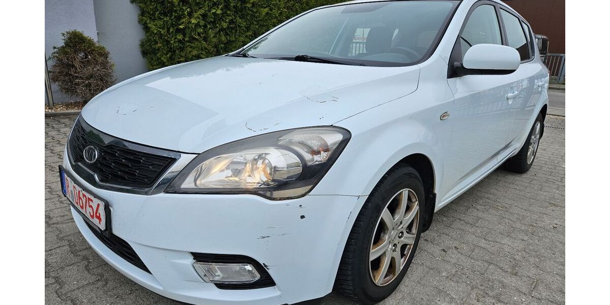 Kia ceed / Ceed 187.000 km 3.300 &euro; Regensburg 93057