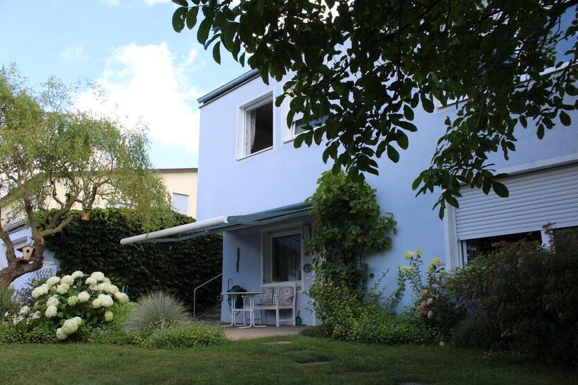 Großes Einfamilienwohnhaus auf Erbpachtgrundstück