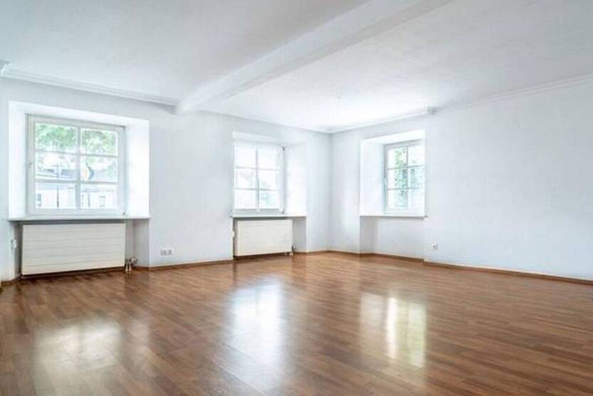 Traumhafte, große 4-Zi.-AltbauWohnung im EG mit Fußbodenheizung - von privat