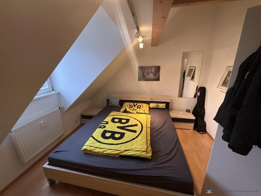 Charmante Dachgeschoßwohnung im Süden Regensburgs!