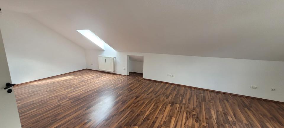 Dachgeschoßwohnung Regensburg Galgenberg - 2 Zimmer, 75 m&sup2;, 1.180&euro; | Angebot:26592598