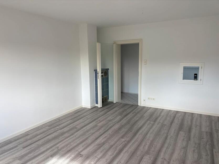 Erstbezug nach Renovierung - helle 2 Zimmer Wohnung mit Balkon