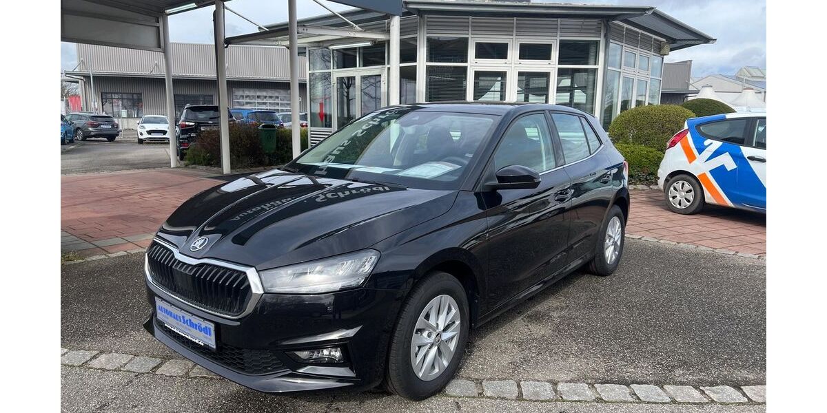 Skoda Fabia 5.000 km 17.990 &euro; Schönhofen und Neutraubling 93152