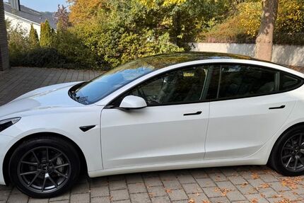 Tesla Model 3 72.455 km 28.500 &euro; Kelheim 93309