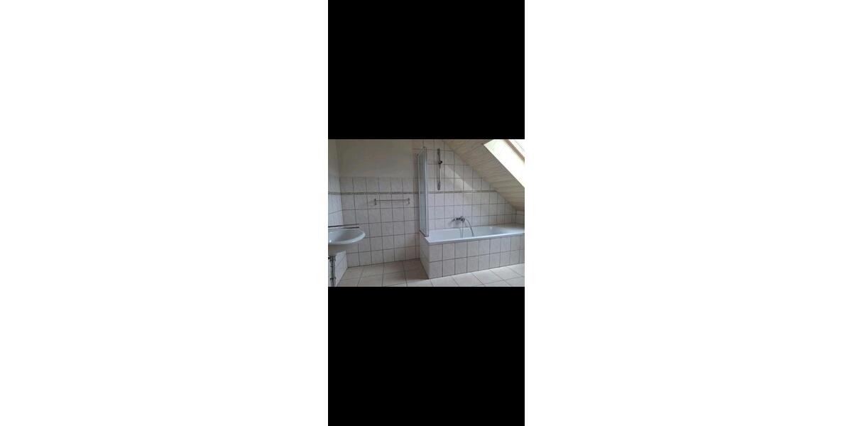 Dachgeschoßwohnung Schierling - 4 Zimmer, 100 m&sup2;, 1.050&euro; | Angebot:26614912