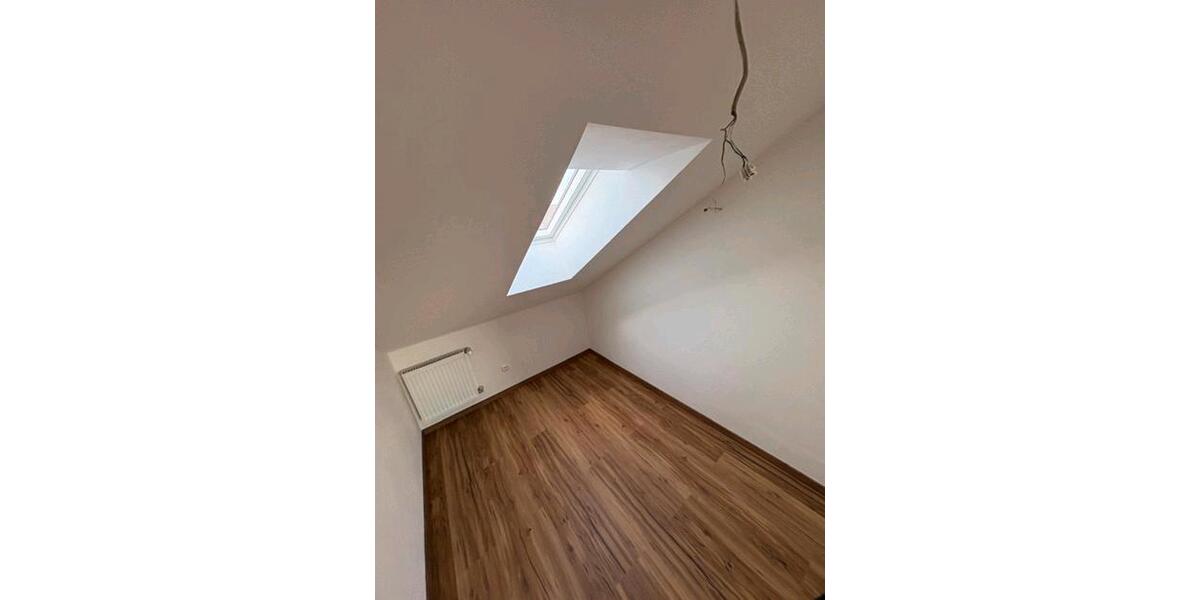 Reihenhaus Neutraubling - 14 Zimmer, 137 m&sup2;, 1.800&euro; | Angebot:25927807