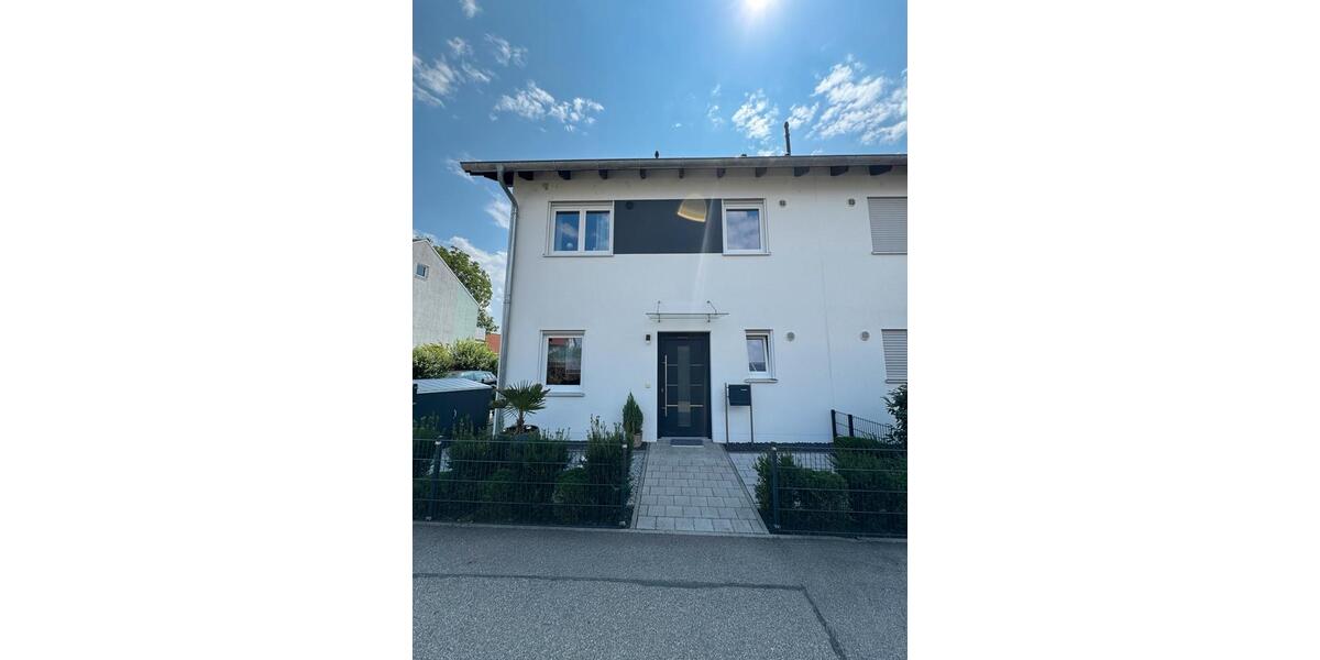 Reihenhaus Neutraubling - 5 Zimmer, 114 m&sup2;, 690.000&euro; | Angebot:27109009