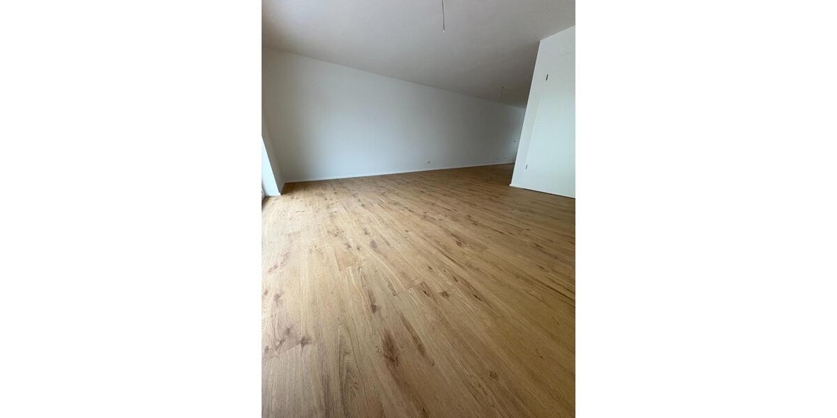 Reihenhaus Neutraubling - 5 Zimmer, 150 m&sup2;, 1.900&euro; | Angebot:24915467