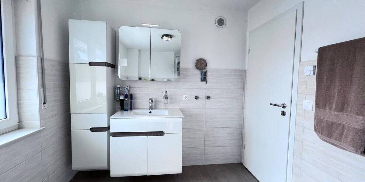 Doppelhaushälfte Tegernheim - 5 Zimmer, 145 m&sup2;, 899.000&euro; | Angebot:26379608