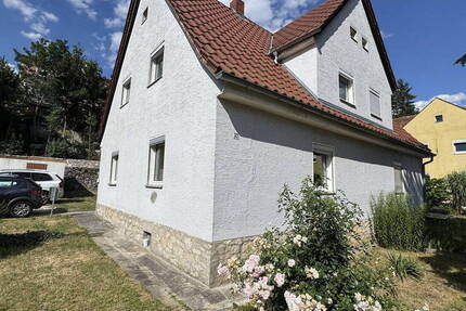Schöne und provisionsfreie DHH in Top-Lage - Bezug sofort möglich!