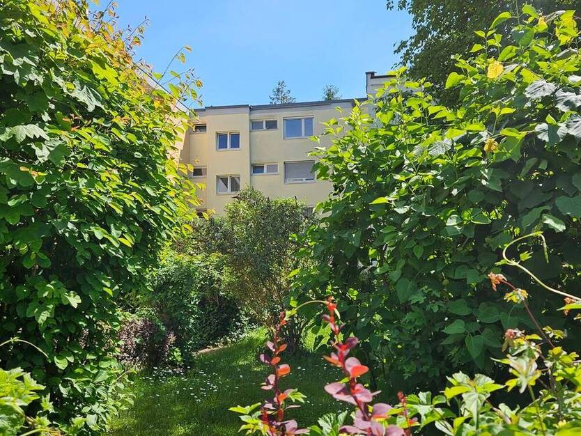 Charmante, sonnige 2-Zimmer-Wohnung mit Garage im Uni nahen Südosten von Regensburg!
