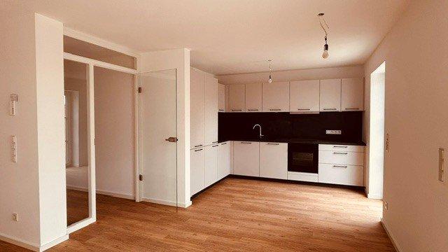 Reihenhaus Neutraubling - 6 Zimmer, 190 m&sup2;, 1.900&euro; | Angebot:26478045