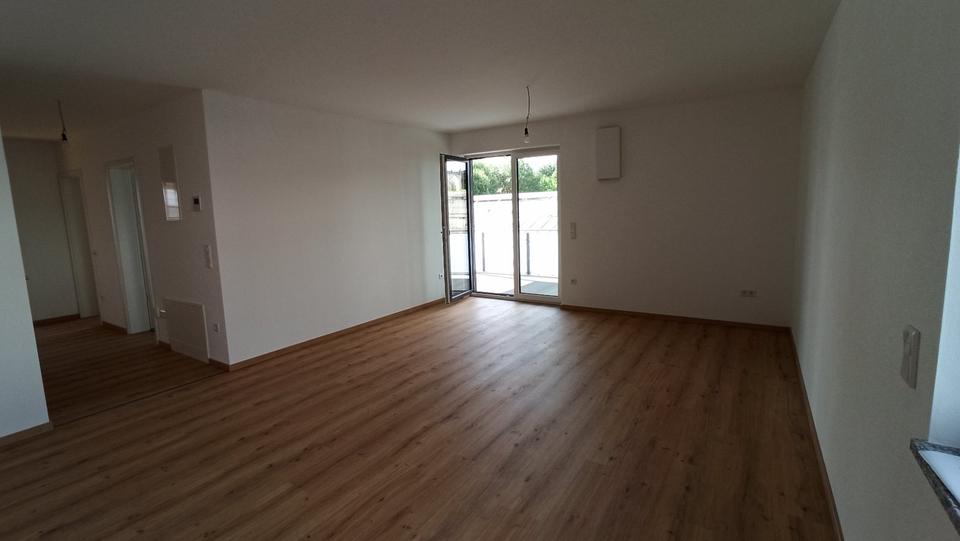 Sehr schöne moderne 4-Zi.-Whg., 1. OG, sonniger Blk., Gäste-WC zimmer