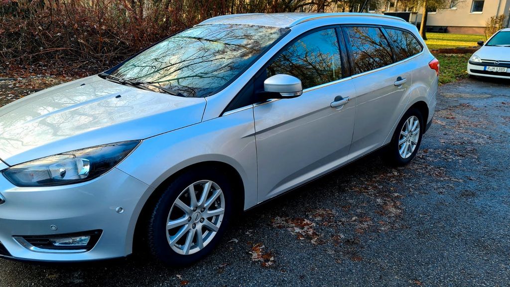 Ford Focus 129.000 km 10.500 € Regensburg 93053
