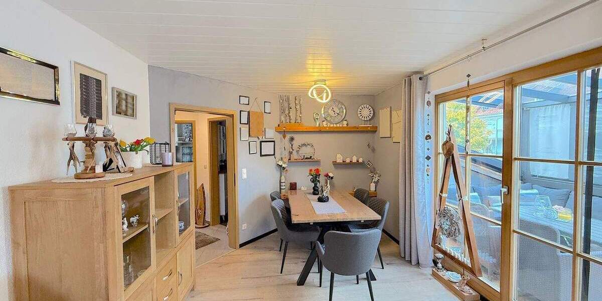 Doppelhaushälfte mit zwei Terrassen, Wintergarten und gepflegtem kleinem 6 zimmer