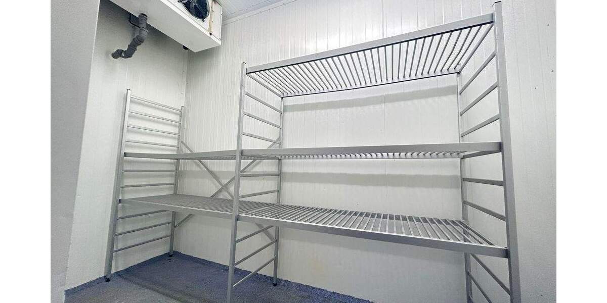 Metzgerei mit Schlachthaus, Laden und riesiger Wohnung zimmer