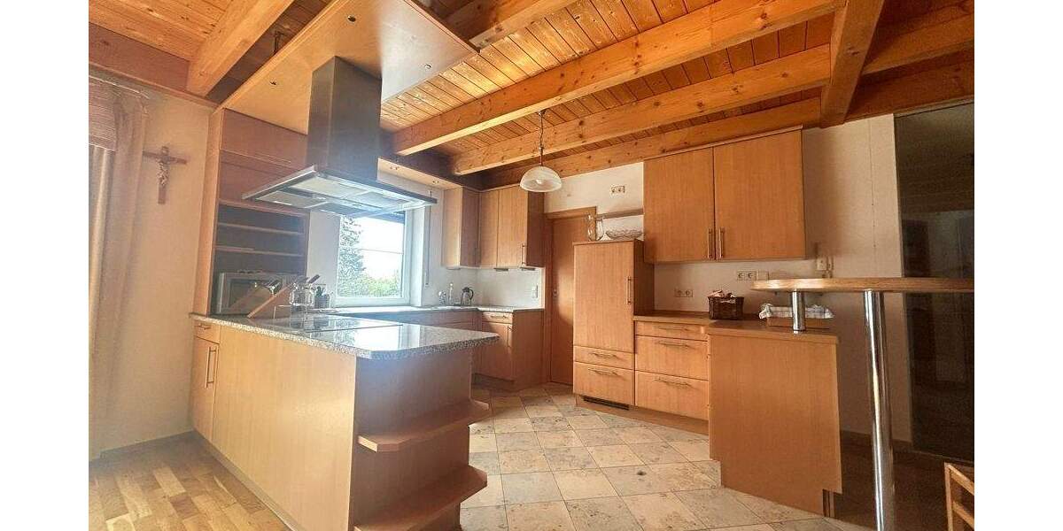 Metzgerei mit Schlachthaus, Laden und riesiger Wohnung zimmer