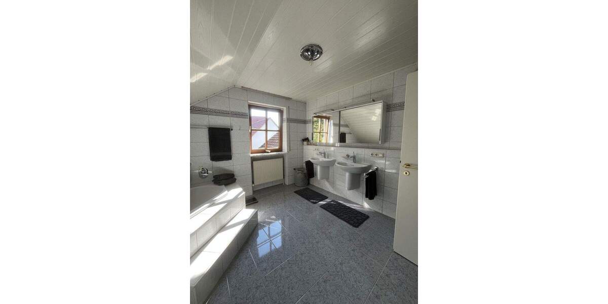 Einfamilienhaus Nittendorf - 7 Zimmer, 245 m&sup2;, 1.099.000&euro; | Angebot:25756414