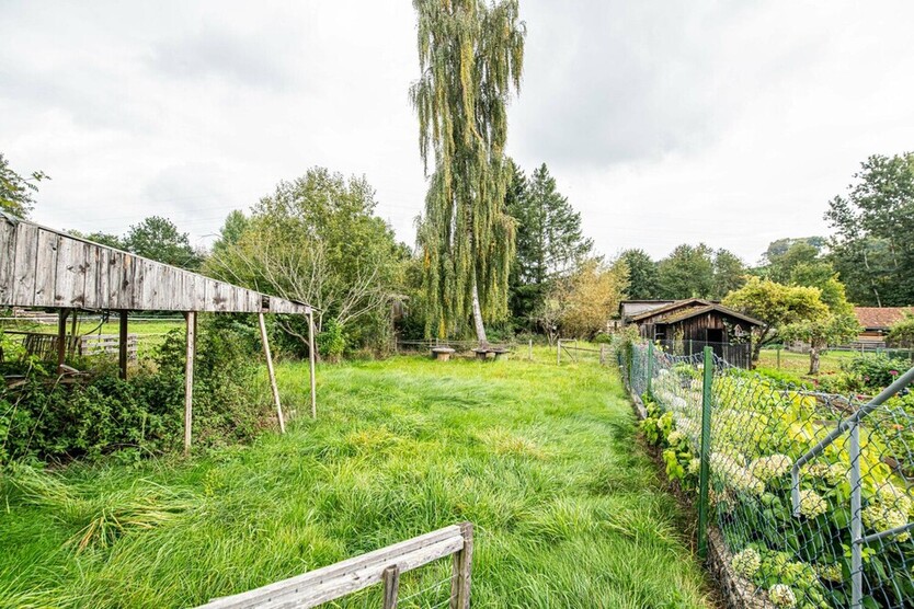 Zweifamilienhaus mit großem Grundstück 8 zimmer