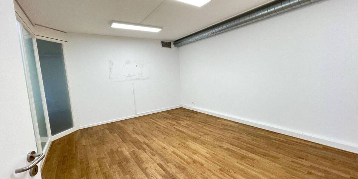 Gewerbeobjekt Regensburg Innenstadt - 6 Zimmer, 170 m&sup2;, 2.200&euro; | Angebot:26207460