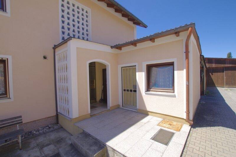 Mehrfamilienhaus, Wohnhaus Nittendorf Undorf - 6 Zimmer, 220 m&sup2;, 990.000&euro; | Angebot:23972768