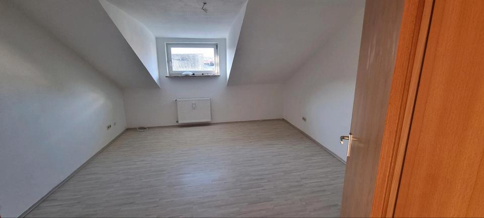 Dachgeschoßwohnung Nittenau - 4 Zimmer, 90 m&sup2;, 800&euro; | Angebot:25960610