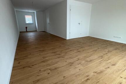 Haus Neutraubling - 5 Zimmer, 150 m&sup2;, 1.900&euro; | Angebot:24915467