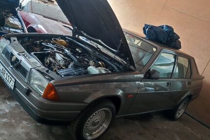 Alfa Romeo 75 44.000 km 12.000 &euro; Regensburg 93055