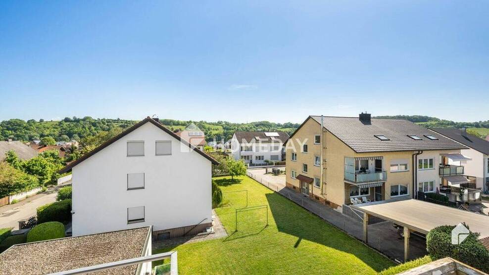 Schöne 2-Zimmer-DG-Wohnung mit Balkon und Stellplatz in sehr guter Lage