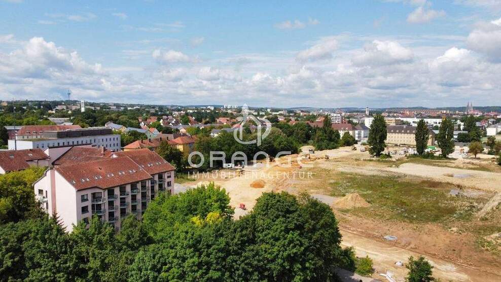 Fast wie zwei Zimmer: Clever geschnittene Maisonette mit Balkon & Parkblick 1 zimmer