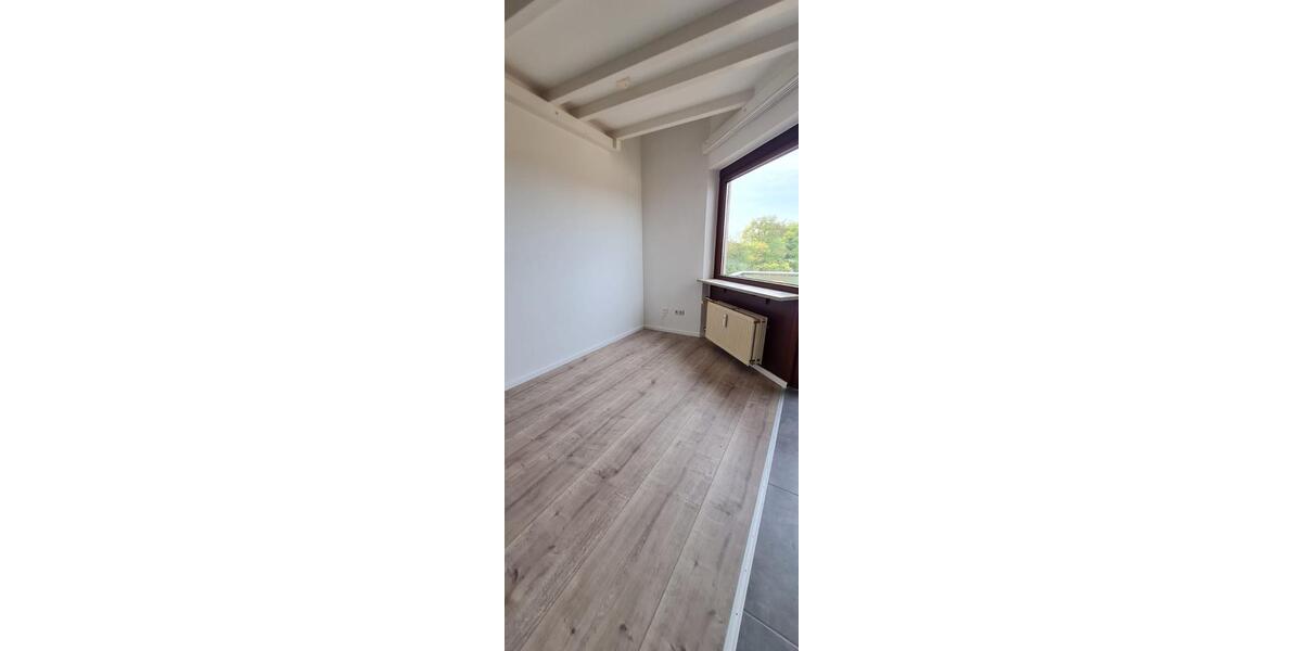 Helle, offene Maisonette-Wohnung mit Balkon im Kasernenviertel 2 zimmer