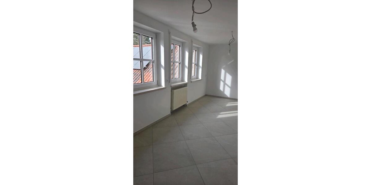 Dachgeschoßwohnung Hemau - 3 Zimmer, 120 m&sup2;, 1.140&euro; | Angebot:26357921
