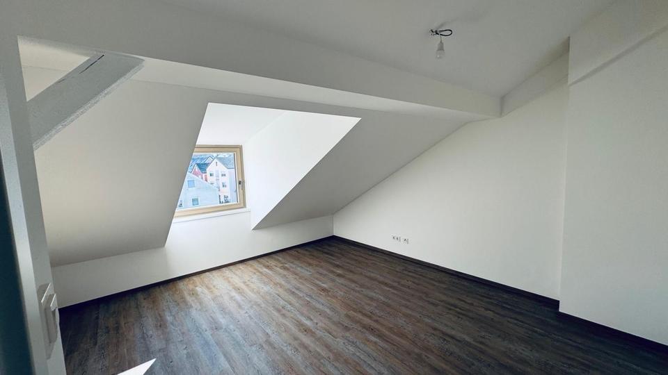 Dachgeschoßwohnung Beratzhausen - 3 Zimmer, 84 m&sup2;, 1.029&euro; | Angebot:24854465